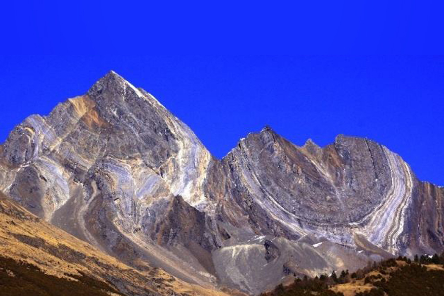 Mt. Riyue Baojing and Mt. Wuse