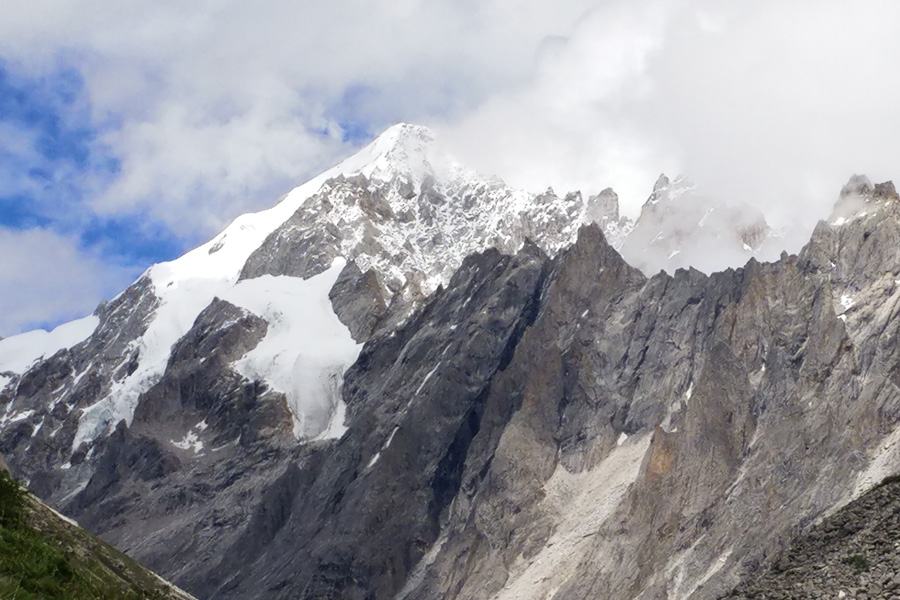 Mt Zanong Gajin