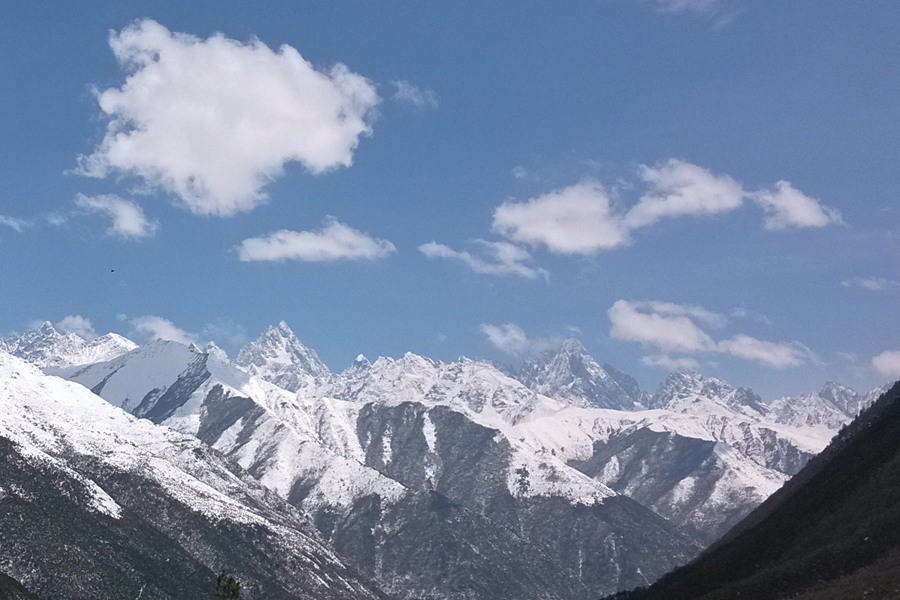 Lotus Flower Mountains from Road to Kangding Airport