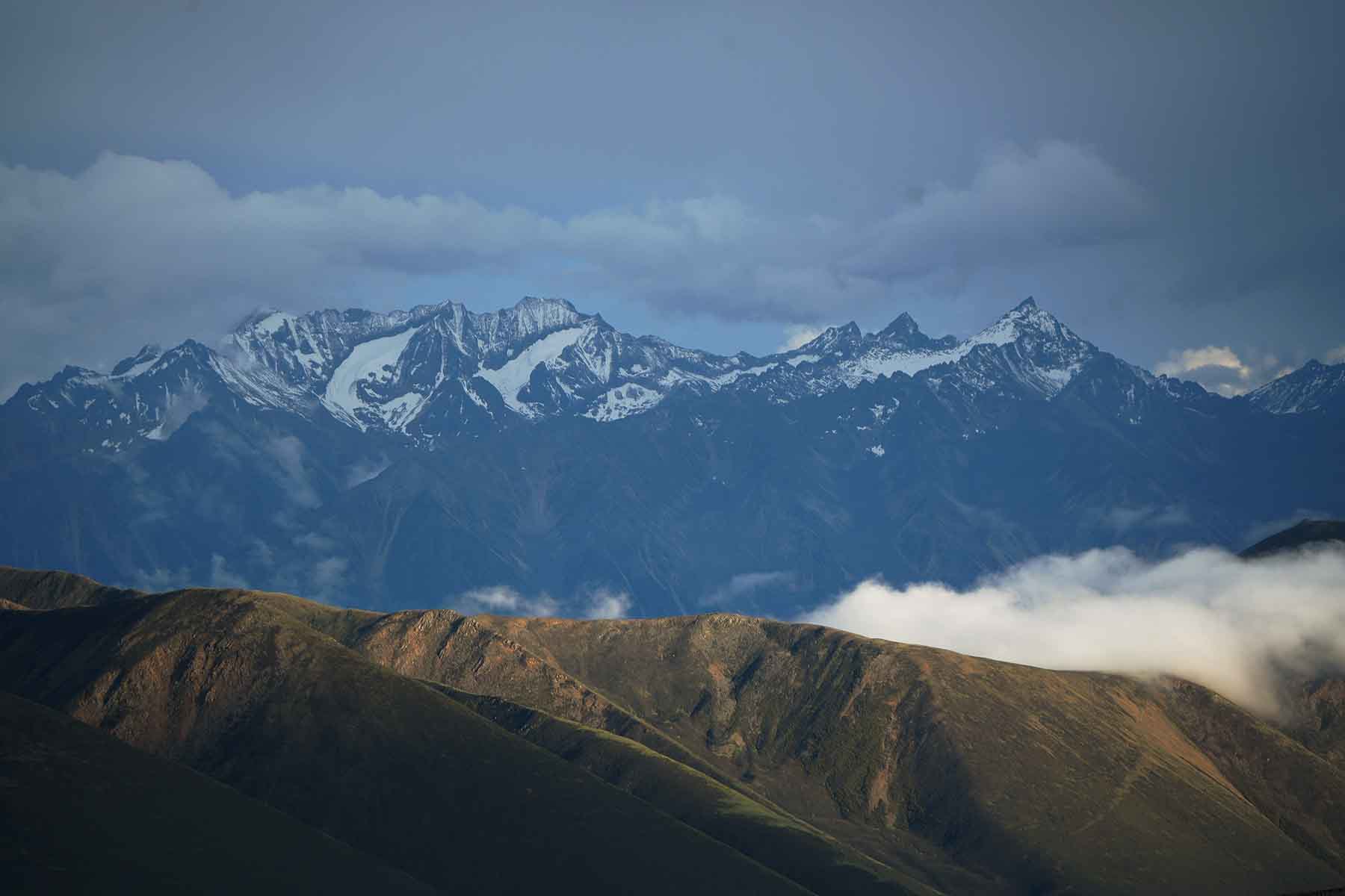 Mugangling 5400m Peaks