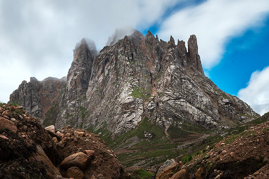 Nyenpo Yurtse Mountains