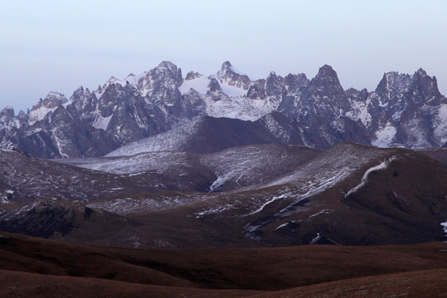 Nyenpo Yurtse Mountains