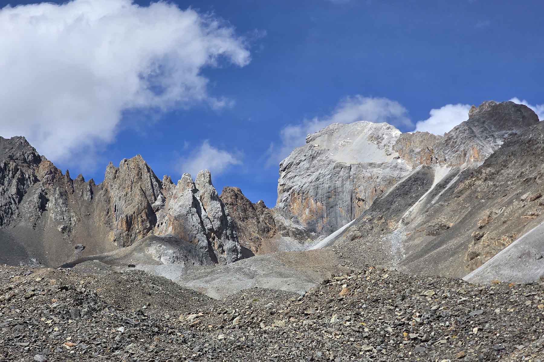 5376 "round mountain"