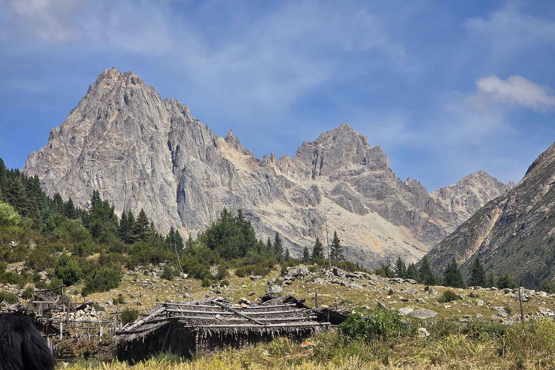 unnamed peaks in Dopu Valley
