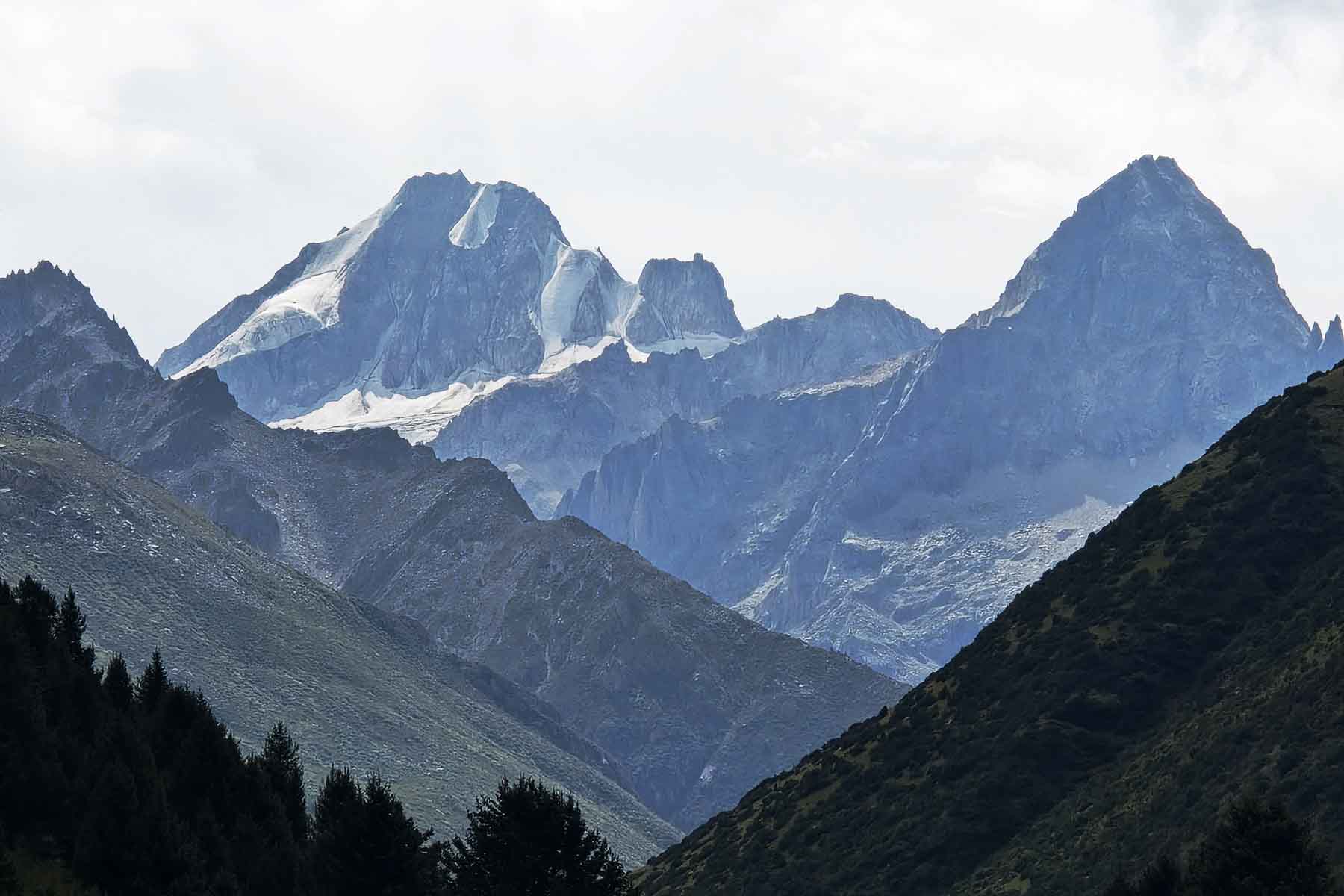 Zhogang Malong and Zauga Ama