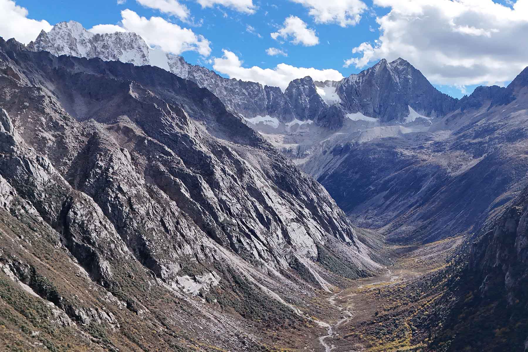 Zhogang Malong and Is Gyasa