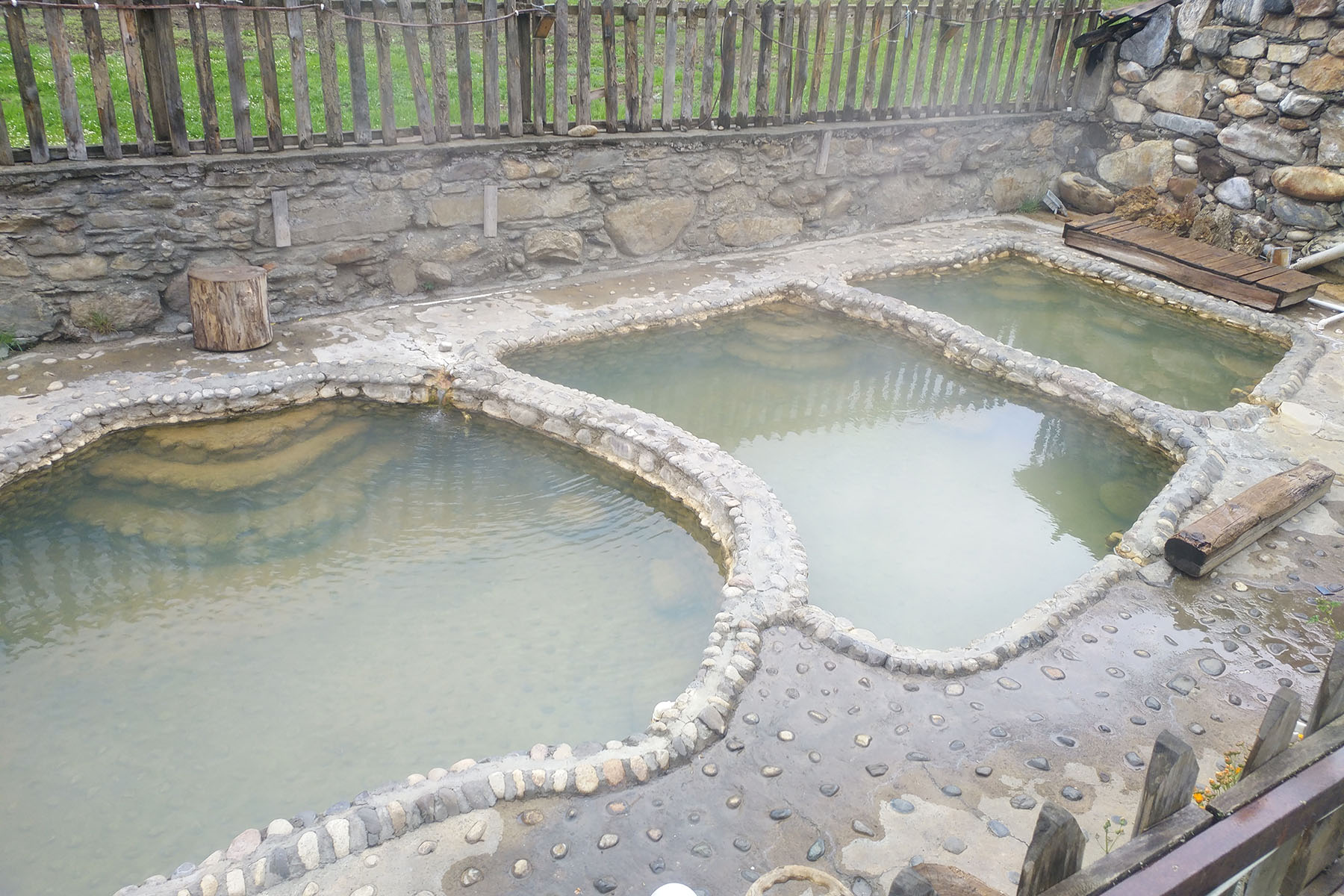 Zhonggu Hot Spring