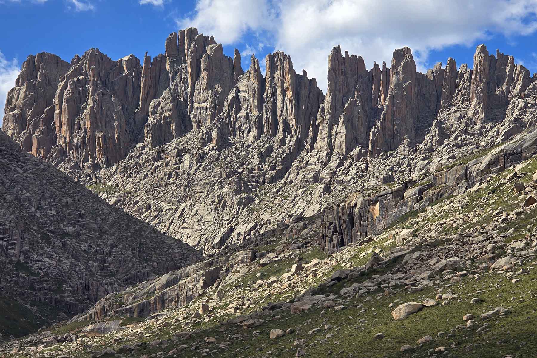 Golog Nyenpo Yurtse Peaks