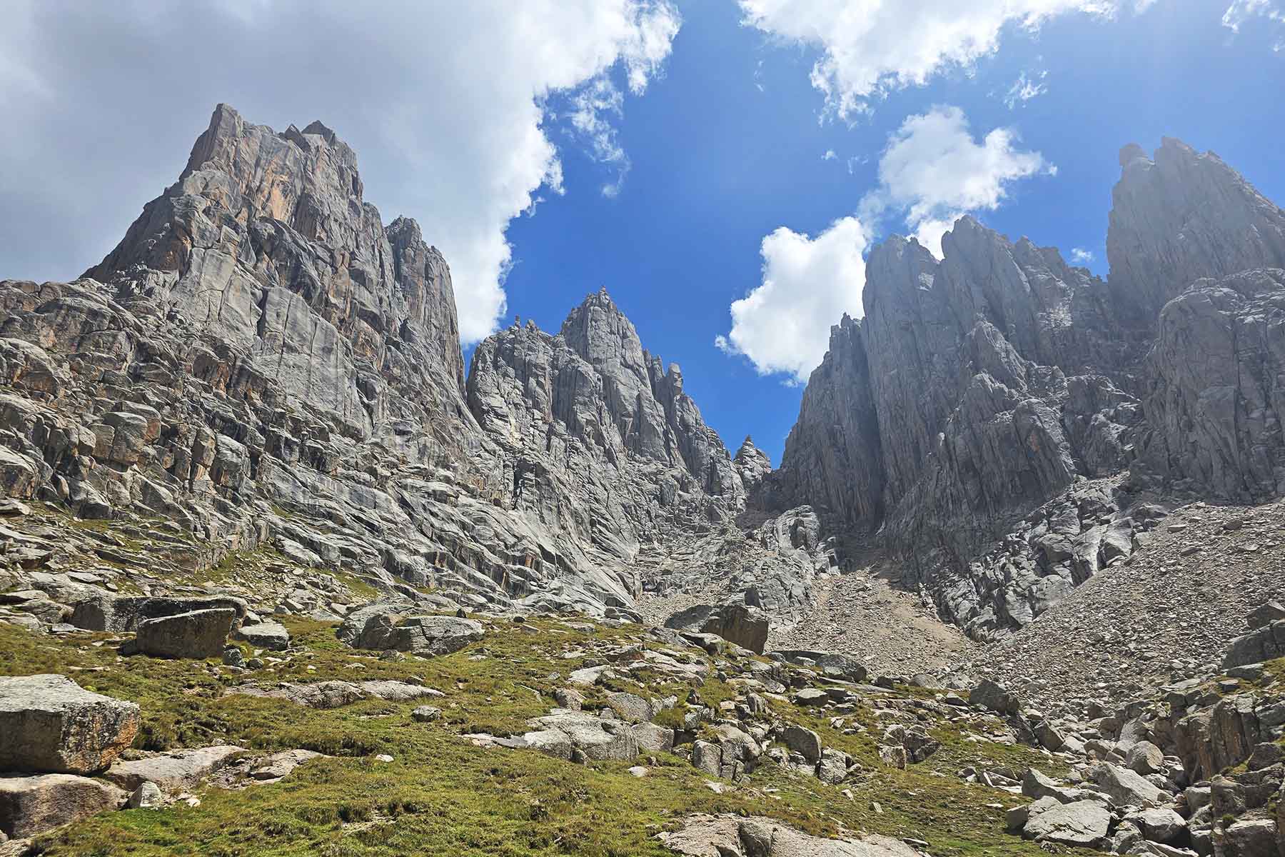 Golog Nyenpo Yurtse Peaks