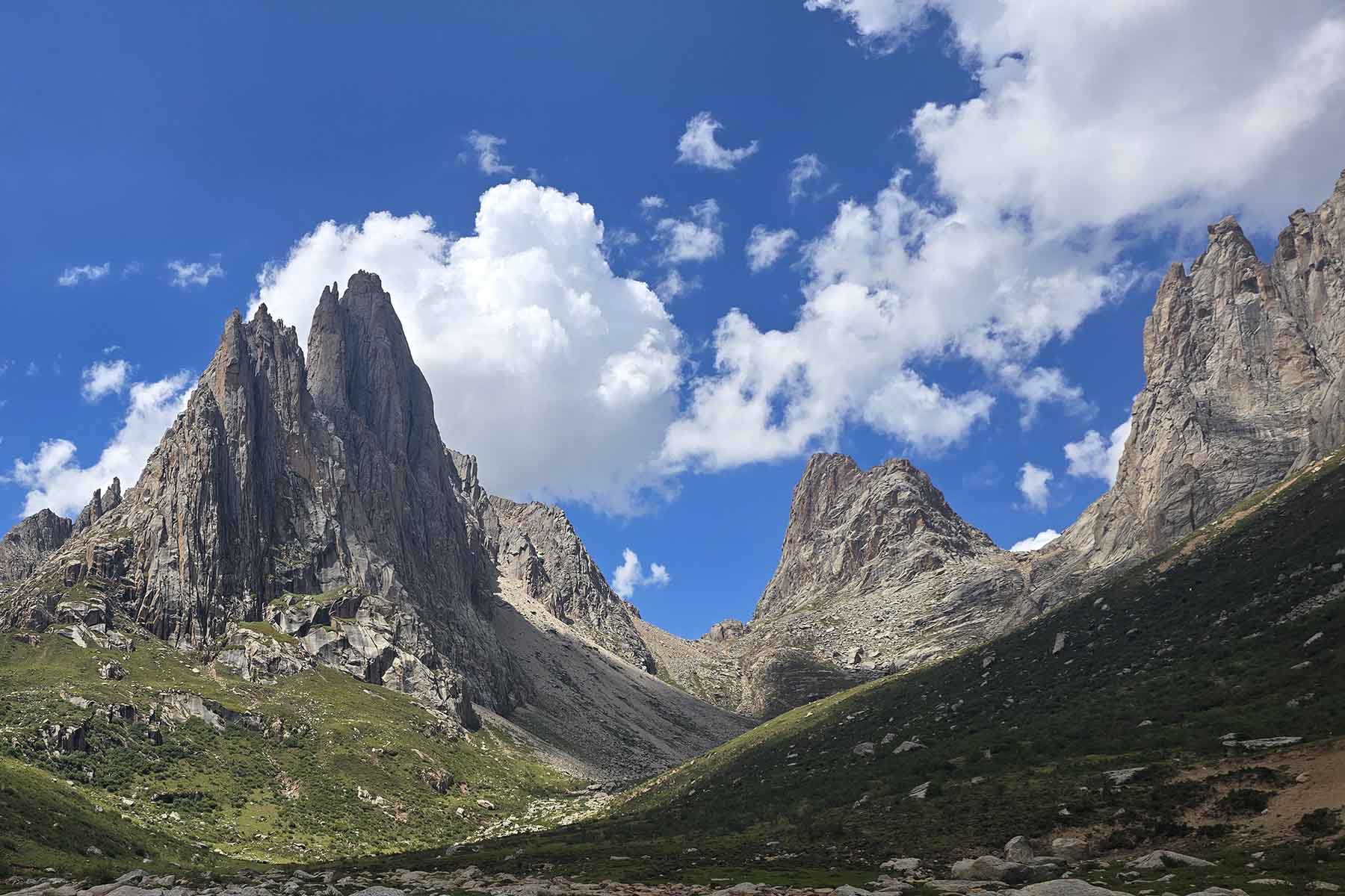 Golog Nyenpo Yurtse Peaks